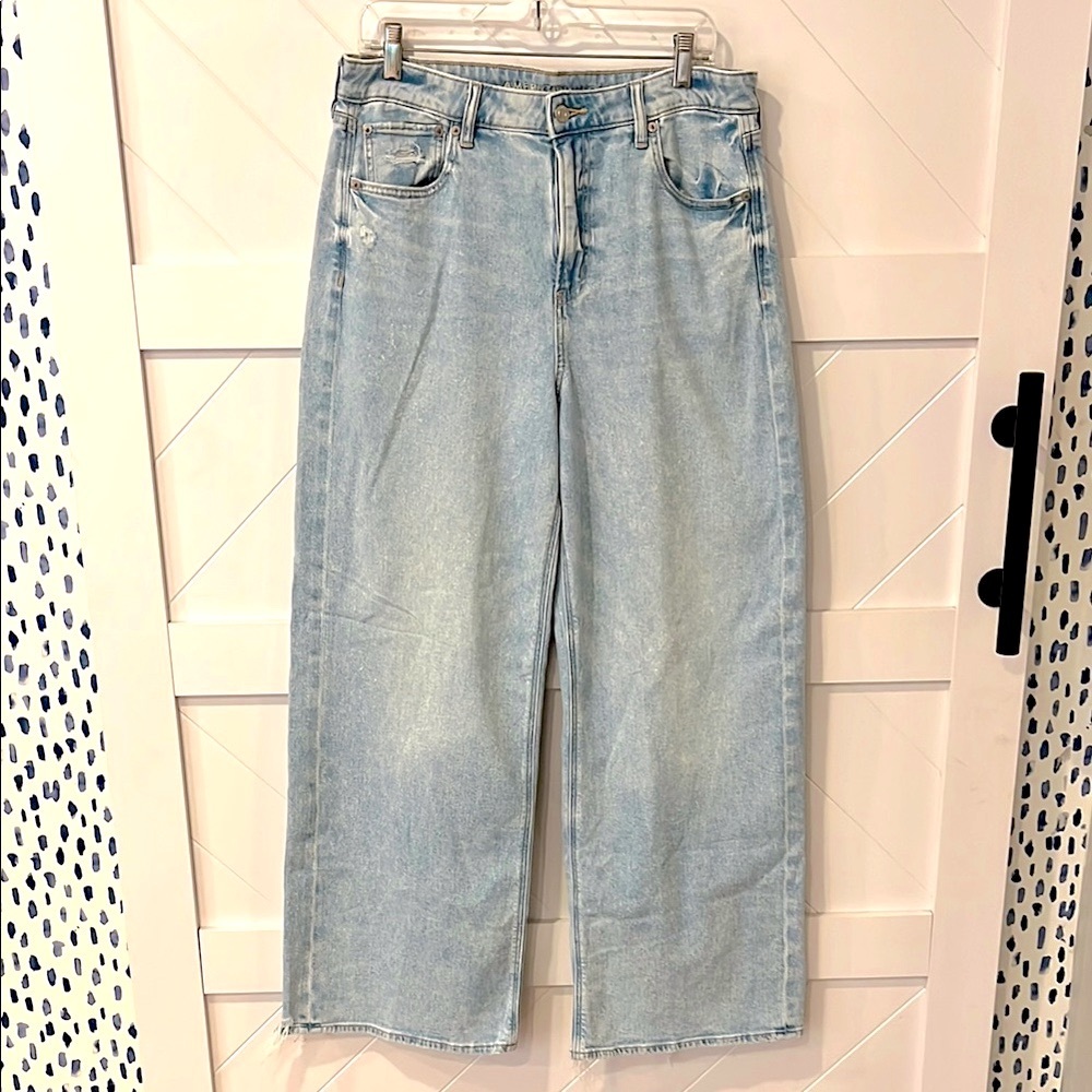 American Eagle Outfitters Ultra Wide Leg Jeans with Stretch! NEVER WORN!!
